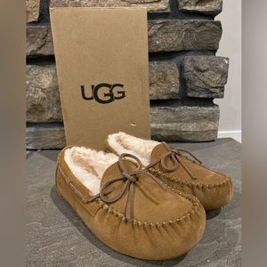 UGG Dakota Boys Slippers Size 2